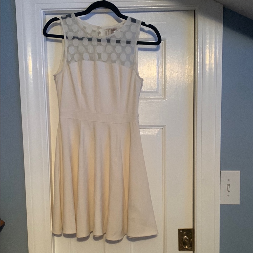 Elegant White/Cream Sleeveless Dress